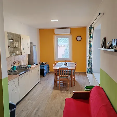 Konukevi Glazer Szallas